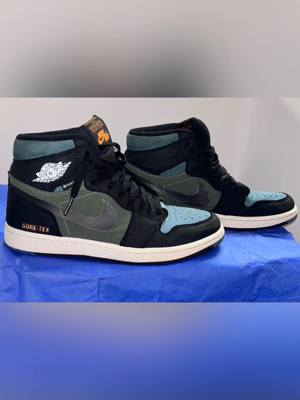 Jordan Men's Air Jordan 1 High in Teal/Olive/Black